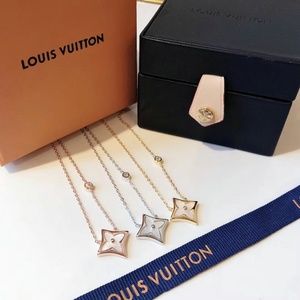 Very nice star necklace